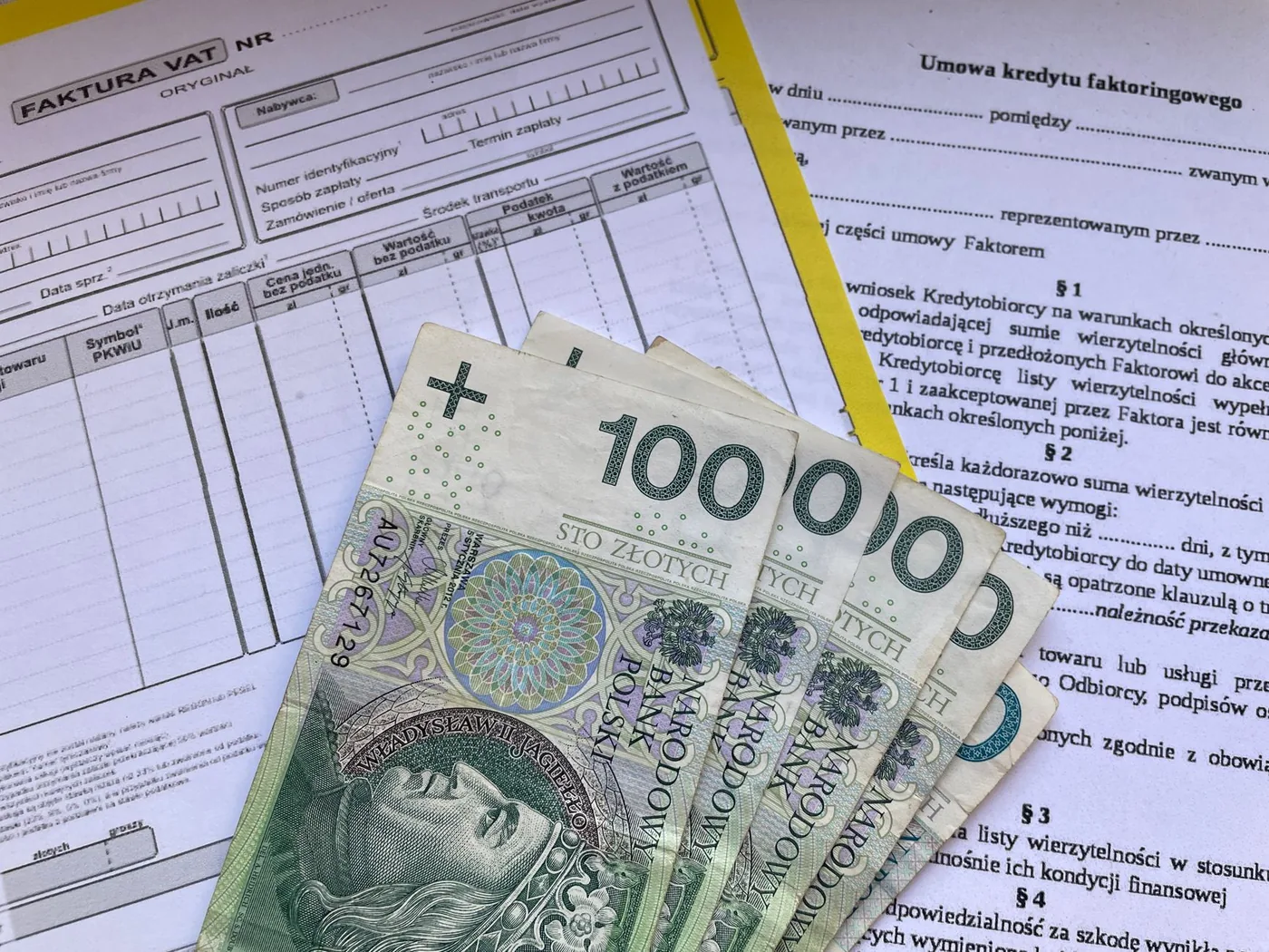 Hotovost a faktura při placení záloh OSVČ